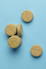 natural medicinal pills with herbs and natural ingredients