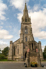 Fototapeta premium Parish church and fountain in Falkland, Scotland