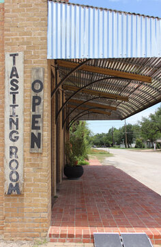Wine Tasting Room in Historic Winery Building in Bertram T