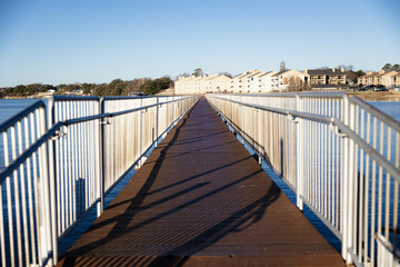 Obraz premium Dock on a cold morning at Lake Granbury at a small beach near the downtown square