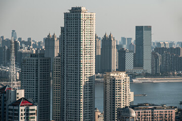 Obraz premium The clear sky, the magnificent skyscrapers on the Wuhan skyline have a modern appearance