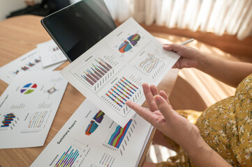 Naklejka premium A woman is holding a piece of paper with a graph on it