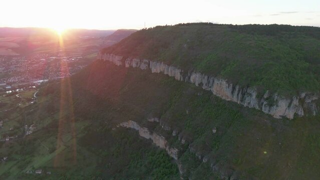 Avanc&eacute;e vers Millau le soir