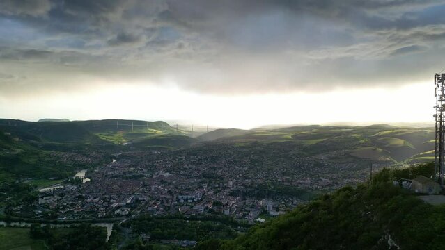 Lumi&egrave;re du ciel sur le pont de Millau