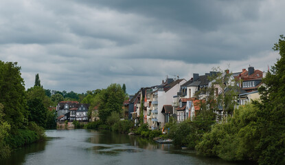 Entdecke Marburg neu, Blick von Weidenh&auml;user Br&uuml;cke auf H&auml;user Am Gr&uuml;n
