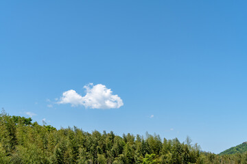 気持ちいい青空と山