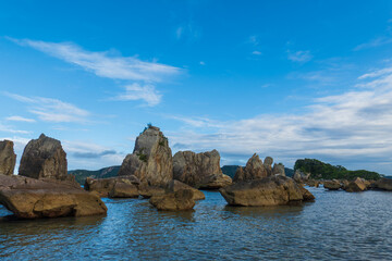 和歌山県串本町の橋杭岩 - 壮大な自然の奇岩群