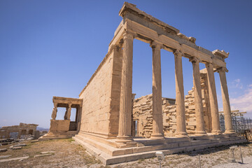 Obraz premium Athens, Greece, May 3rd 2024: The Mighty UNESCO Acropolis of Athens, in the center of Athens, Greece