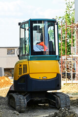 Mini excavating machine