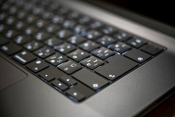 かっこいいキーボードのイメージ写真　～ろボタンフォーカス～