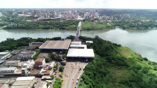 Videos feitos com drone da fronteira do Brasil com o Paraguai, as imagens mostram a Ponte da Amizade e A ciudad del este ou CIDADE DE LESTE e tamb&eacute;m a aduana da receita federal
