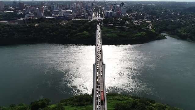 Videos feitos com drone da fronteira do Brasil com o Paraguai, as imagens mostram a Ponte da Amizade e A ciudad del este ou CIDADE DE LESTE e tamb&eacute;m a aduana da receita federal