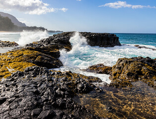 Obraz premium Waves Washing Over Lava Cliffs at Kahalahala Beach, Kauai, Hawaii, USA
