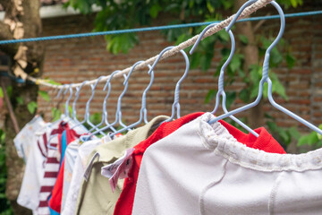 trousers that are dried on iron hangers are hung on slap ropes.
