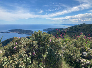 Obraz premium Ausblick auf die blaue Côte d'Azur bei Eze aufs weite Mittelmeer 