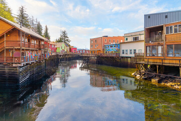 Obraz premium Historic colorful shops along Ketchikan Creek at Creek Street, a popular tourist destination and cruise port in the Alaskan town of Ketchikan, Alaska, USA. 