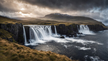 cinematisch aussehende landschaft mit traumhaften wasserfall, island, irland schottland
