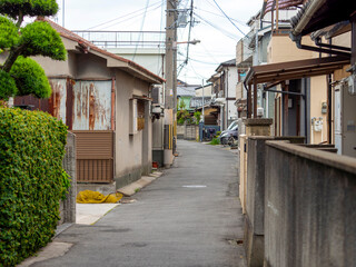 住宅密集地の狭い路地