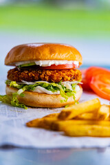 Smashed Burger mit Pommes Frites