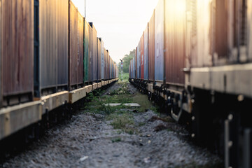 Obraz premium Many containers are on trains that move on rails according to the rail transportation concept and drive the transportation industry.