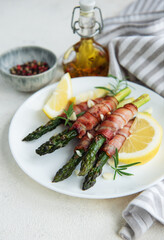 Asparagus baked with bacon