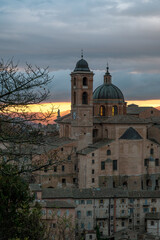 Fototapeta premium View of the medieval village of Urbino at dawn