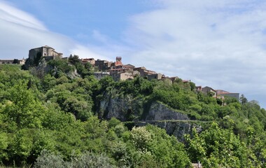 Obraz premium Macchiagodena - Il borgo dalla strada provinciale