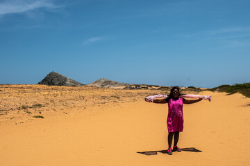 mi esposa Yajaira posando para mi camara en las playas del cabo de la vela, en la playa arco iris,...