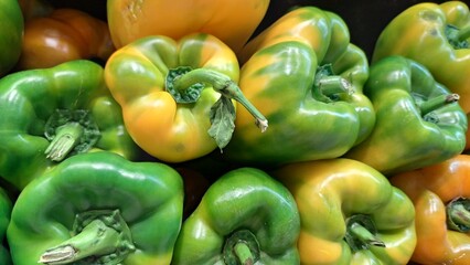 peperoni gialli e verdi