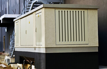 Electric distribution cabinet