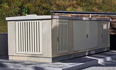 Electric distribution cabinet