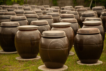 Obraz premium View of the Korean traditional ceramic jars for fermentation