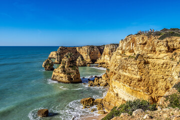 Obraz premium Praia da Marinha Beach among rock islets and cliffs seen from Seven Hanging Valleys Trail, Algarve, Portugal
