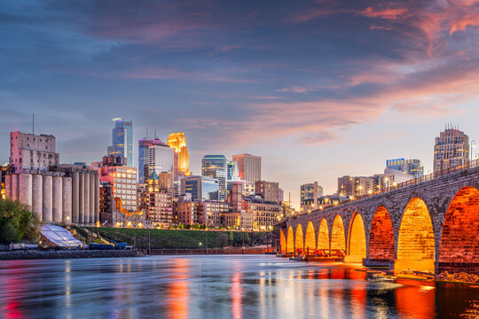 Minneapolis, Minnesota, USA SKyline at Dusk