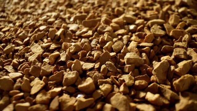 Freeze-dried coffee granules: a convenient instant option. Moisture removed from brewed coffee preserves its rich aroma and flavor, ready for a quick, flavorful cup anytime, anywhere.
