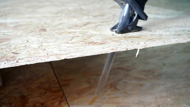 A reciprocating saw is a very precise tool. The blade does not lead when sawing, like the blade of a jigsaw, so the cut is always smooth. A reciprocating saw is a good assistant in construction; it ca