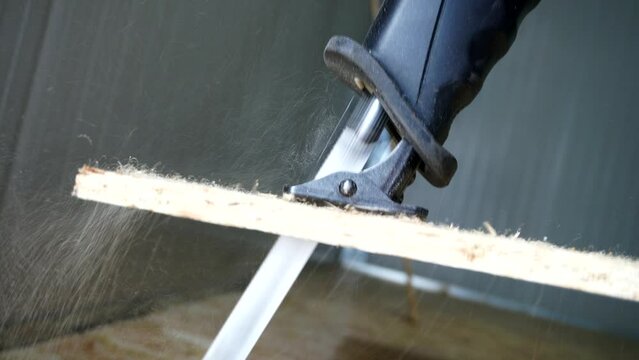 A reciprocating saw is a very precise tool. The blade does not lead when sawing, like the blade of a jigsaw, so the cut is always smooth. A reciprocating saw is a good assistant in construction; it ca