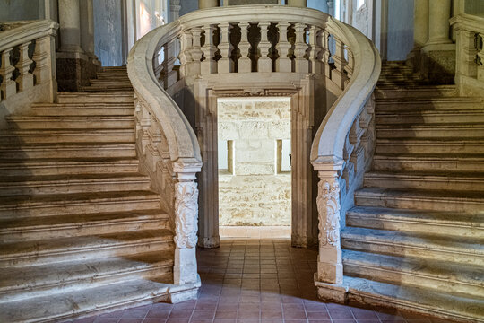 L'interno dell'Abbazia di Santo Spirito al Morrone a Sulmona in Abruzzo