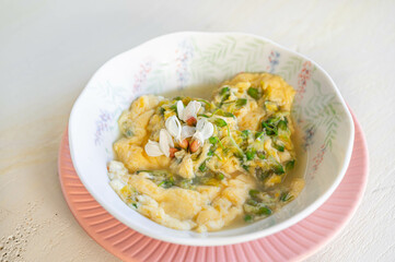 ニセアカシア出汁多めの卵とじ