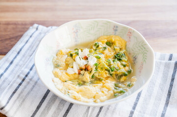 ニセアカシア出汁多めの卵とじ