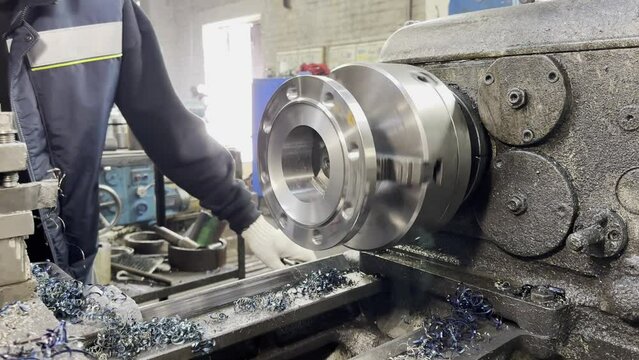 Stopping the lathe after successful machining of a flange