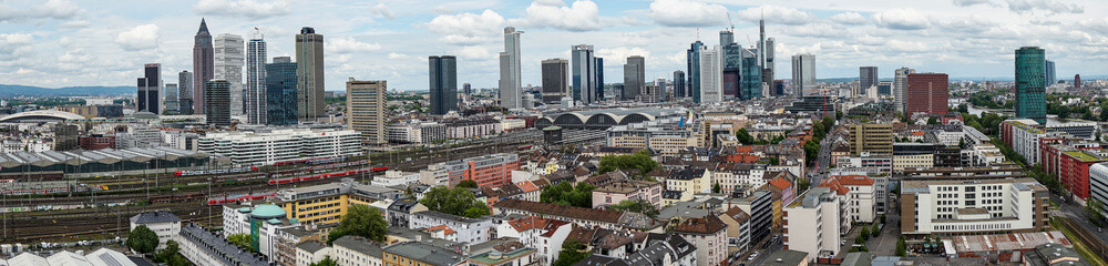 Blick auf die Skyline von Frankfurt von Westen