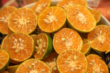 Tangerines cut in half to prepare natural juice