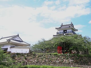 浜松城と赤い鳥居