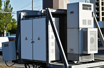 Electric distribution cabinet