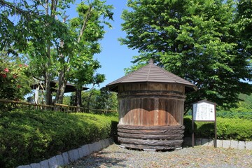Naklejka premium 醬油と味噌製造のヤマキ醸造 醬油造りに使っていた杉桶