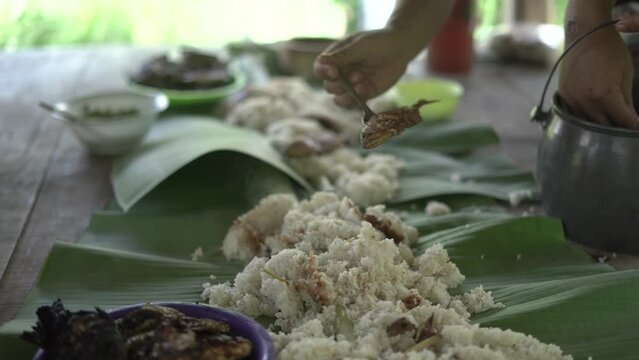 Rice is served using banana leaves and eaten together in Indonesia is called nasi liwet