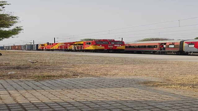 Train Coming on station, Train Start , Fast Train , Indian Railway 