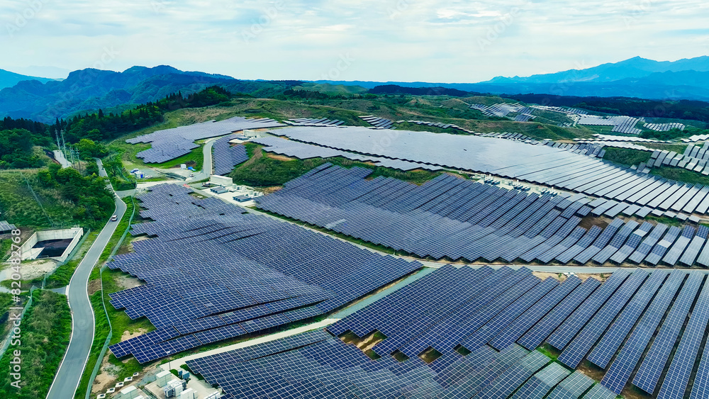 Poster 山肌に設置されたメガソーラー太陽光発電所　空撮