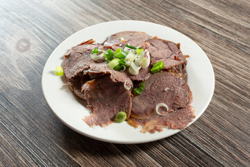 A view of a plate of Chinese roasted beef slices.